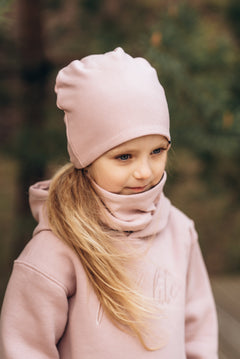 Children's hat with a tunnel scarf